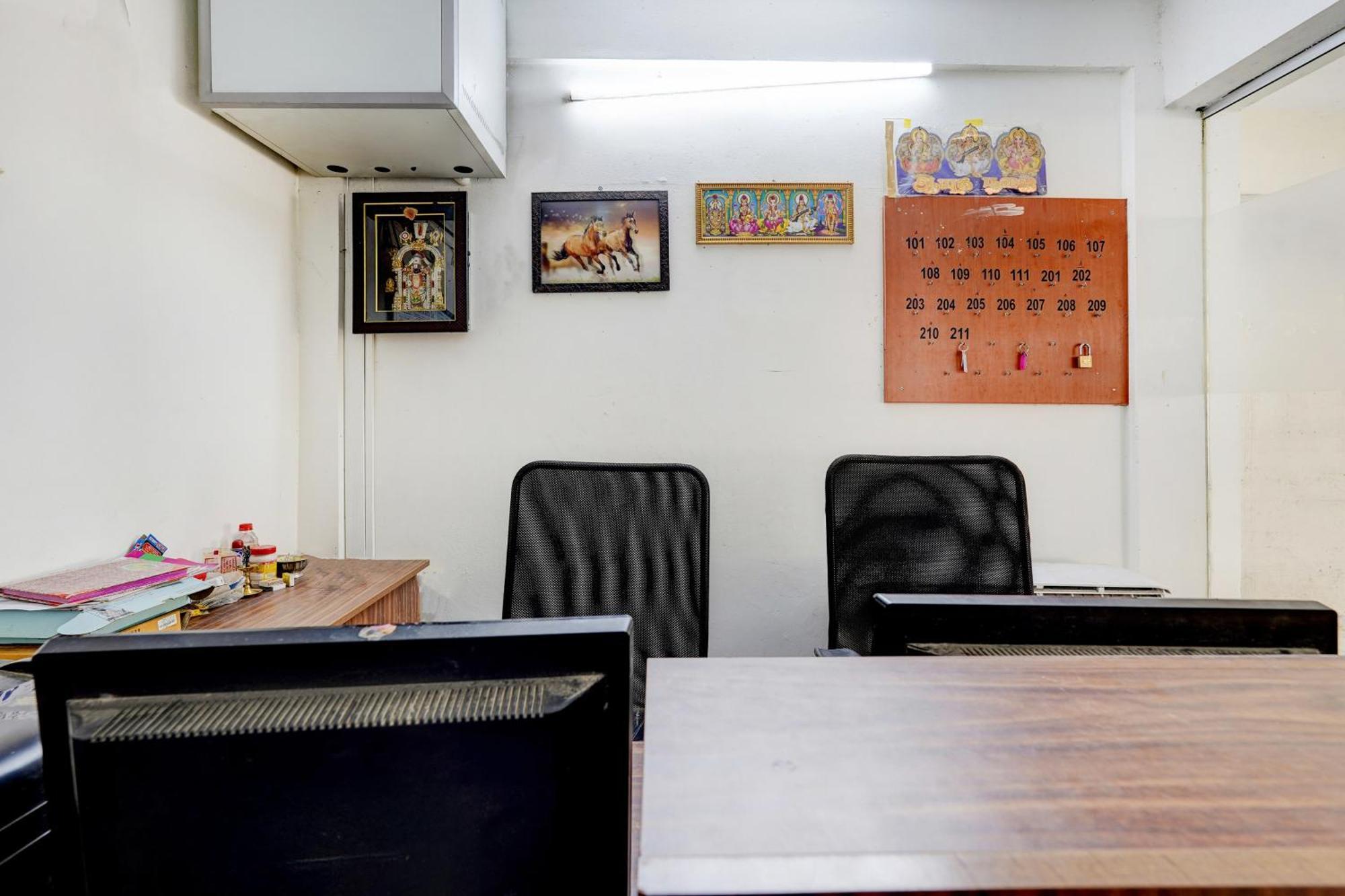 Collection O Sithalapakkam Medavakkam Formerly Srinivasa Residency Chennai Esterno foto